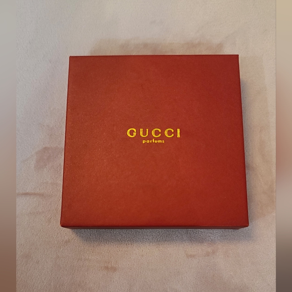 Gucci Gold Perfume Compact - Picture 4 of 4